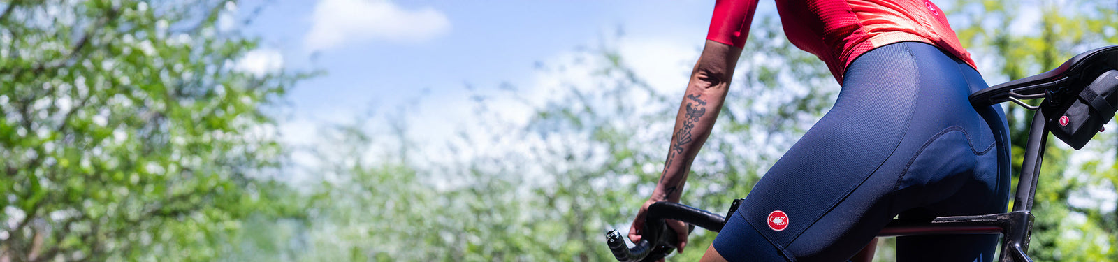 Pantaloncini con bretelle