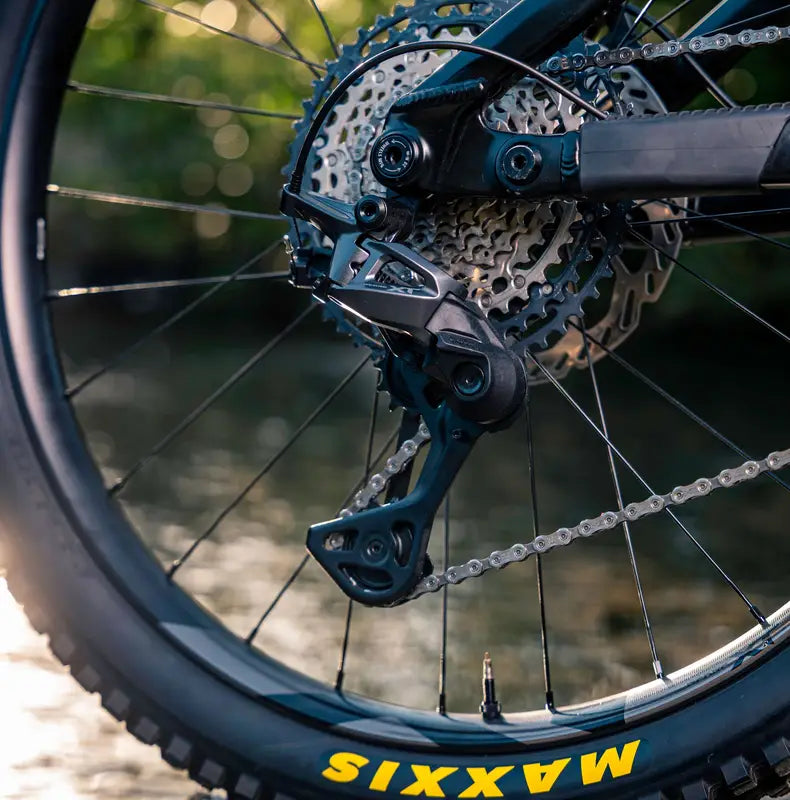 Deragliatore posteriore SHIMANO DEORE XT RD-M8200-SGS a 12 velocità a gabbia lunga