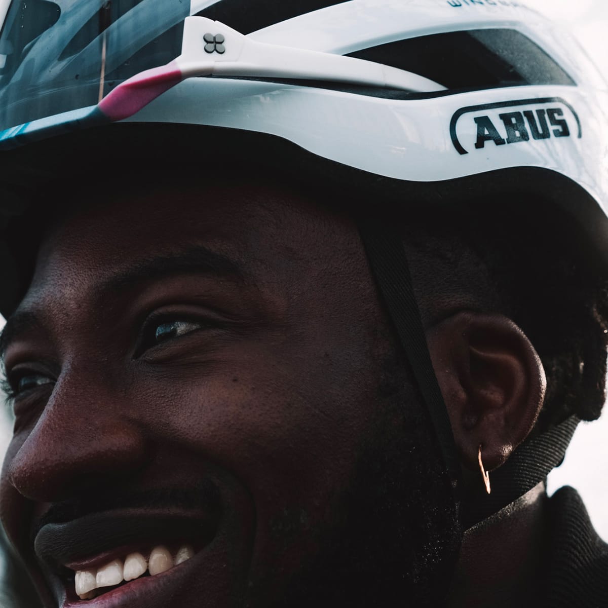 Casco da strada ABUS WINGBACK Bianco