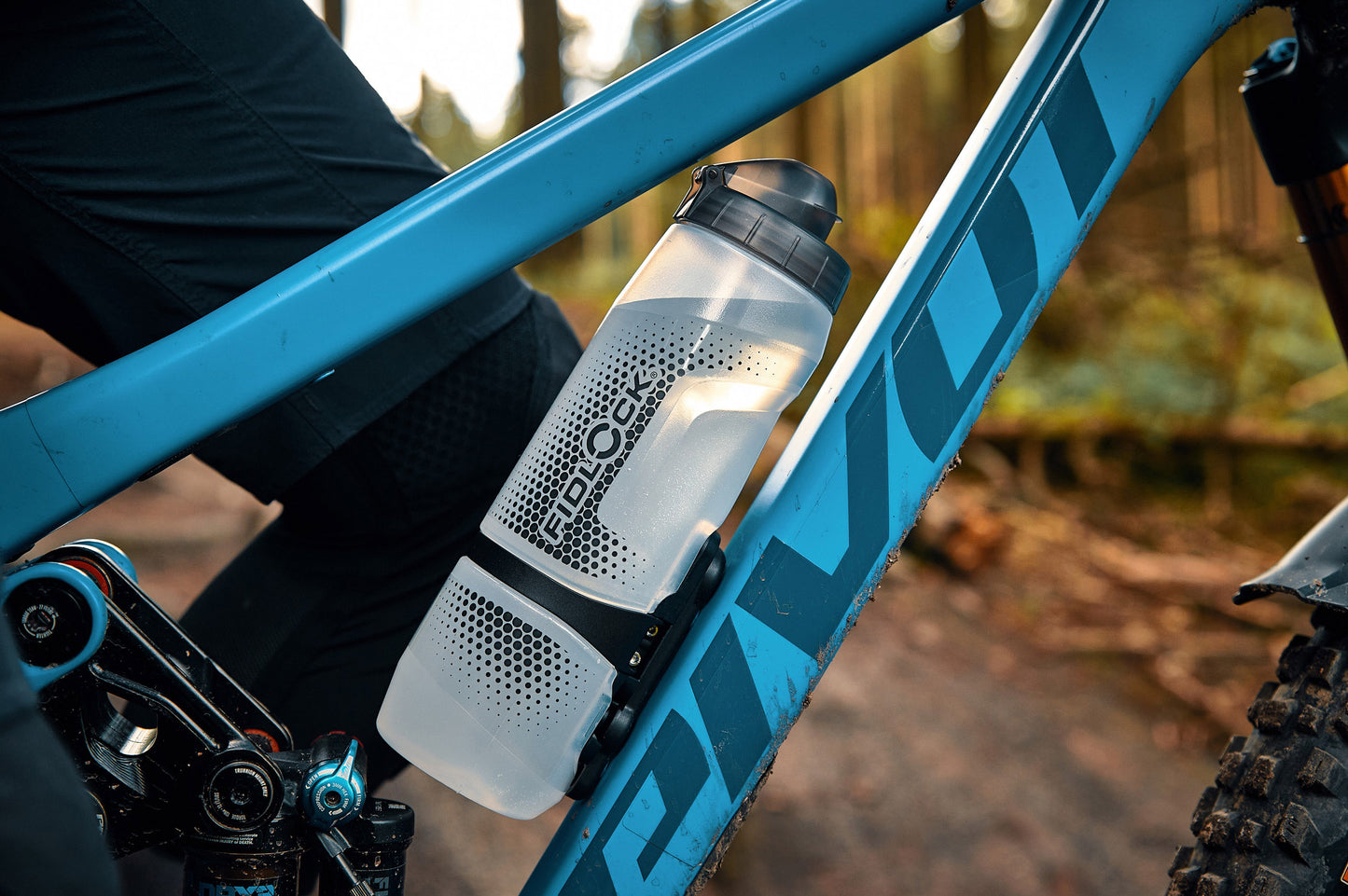 Kit bottiglia e portaborraccia FIDLOCK TWIST BIKE BASE 800 ml Trasparente
