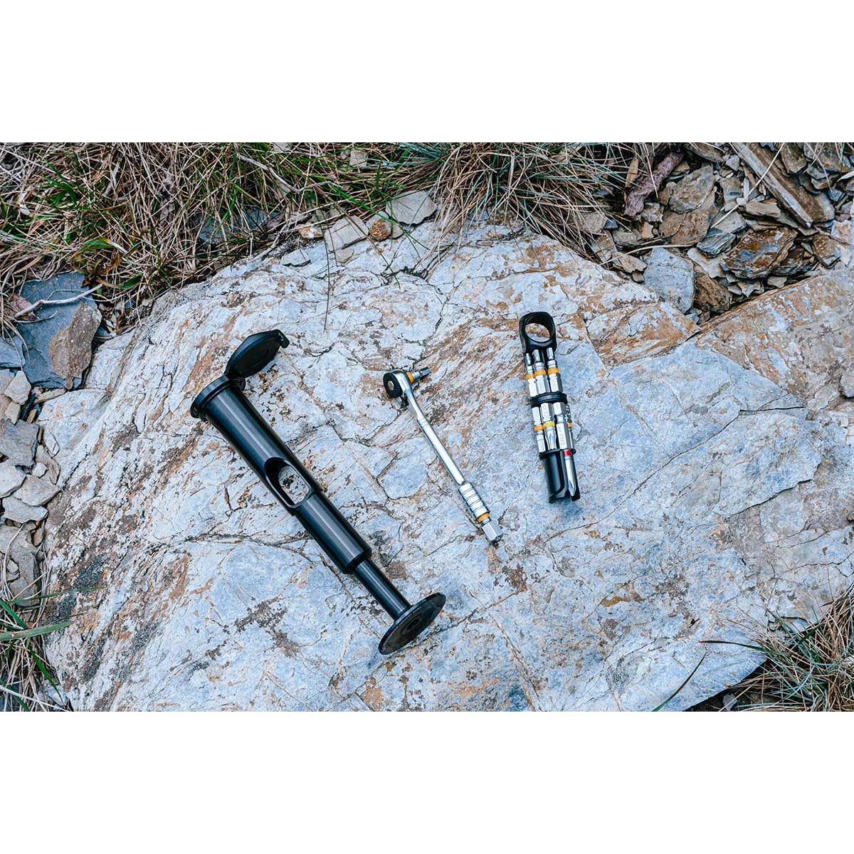 Multitool integrato Tubo forcella 42 mm Perno conico GRANITE DESIGN STASH RT (10 strumenti) Nero