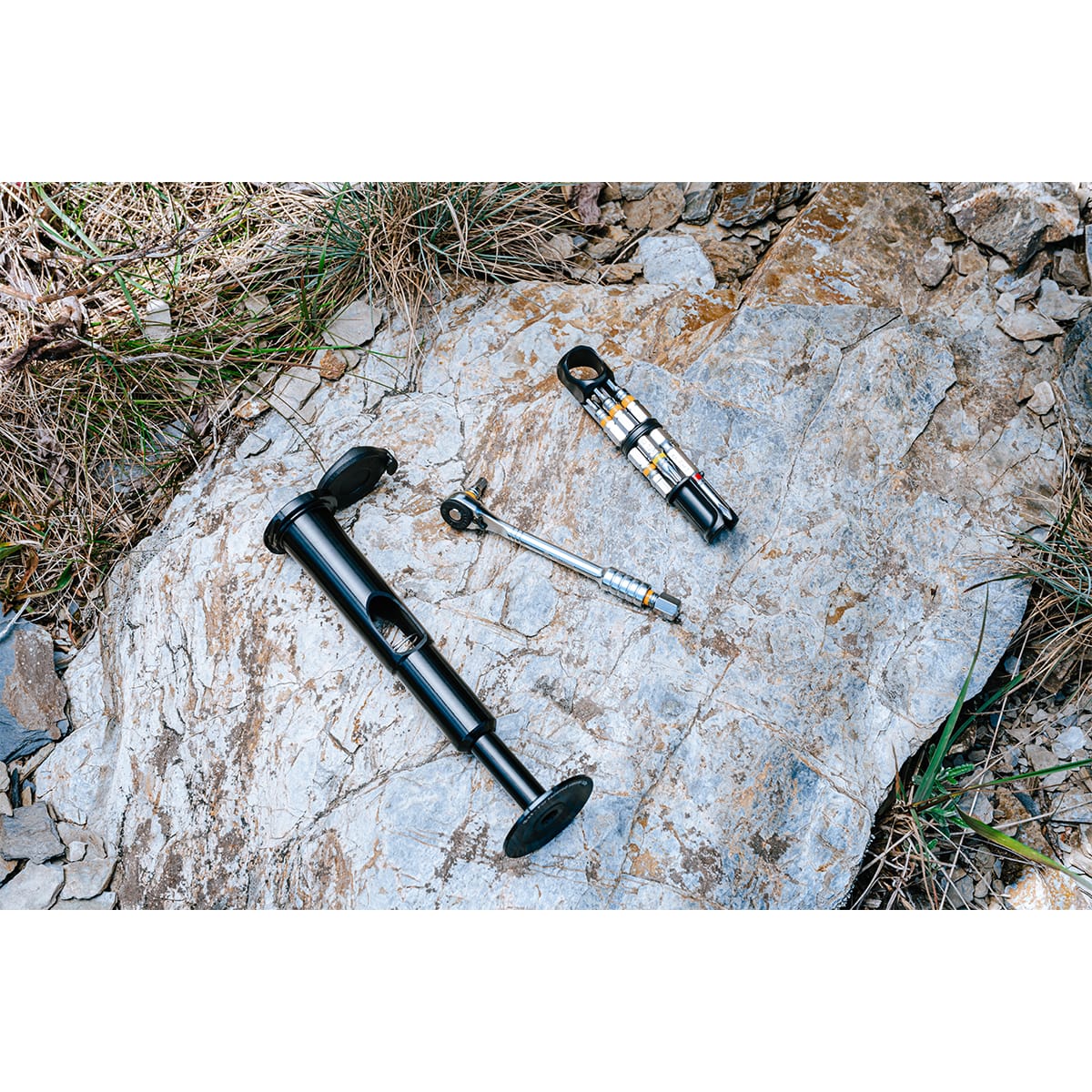 Multitool integrato Tubo forcella 42 mm Perno conico GRANITE DESIGN STASH RT (10 strumenti) Nero
