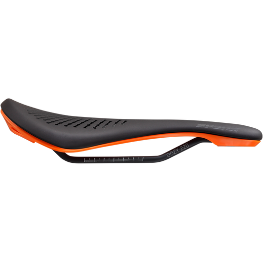 Sella SPANK OOZY 220 144mm CrN/Ti Binari Arancioni