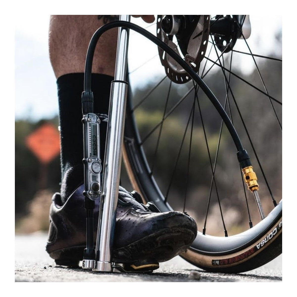Pompa da pavimento compatta LEZYNE MICRO FLOOR DRIVE DIGITAL HPG Argento