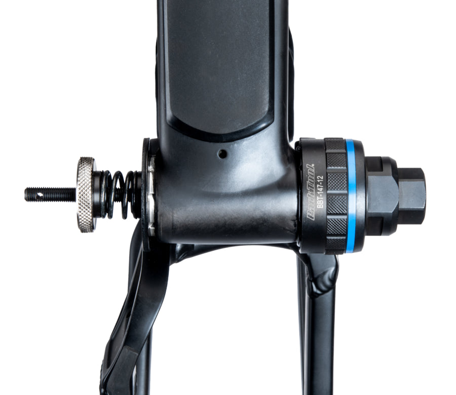 Park Tool BBT-147-12 tenuto in posizione dal BBT-RS in un movimento centrale