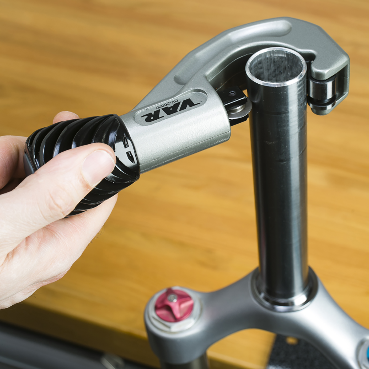 Taglio di tubi da 3 a 42 mm con sbavatore VAR DV-20000