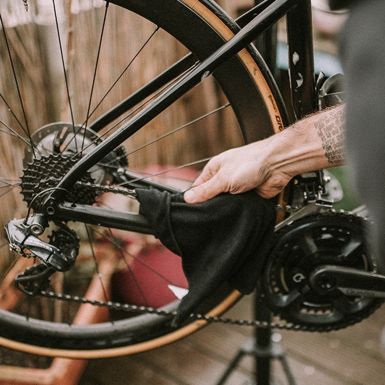 Lucidatura della bici con il panno in microfibra DYNAMIC