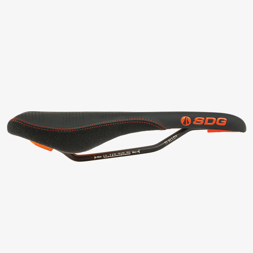 SDG RADAR MTN Rails Sella in titanio-alluminio Nero/Arancione