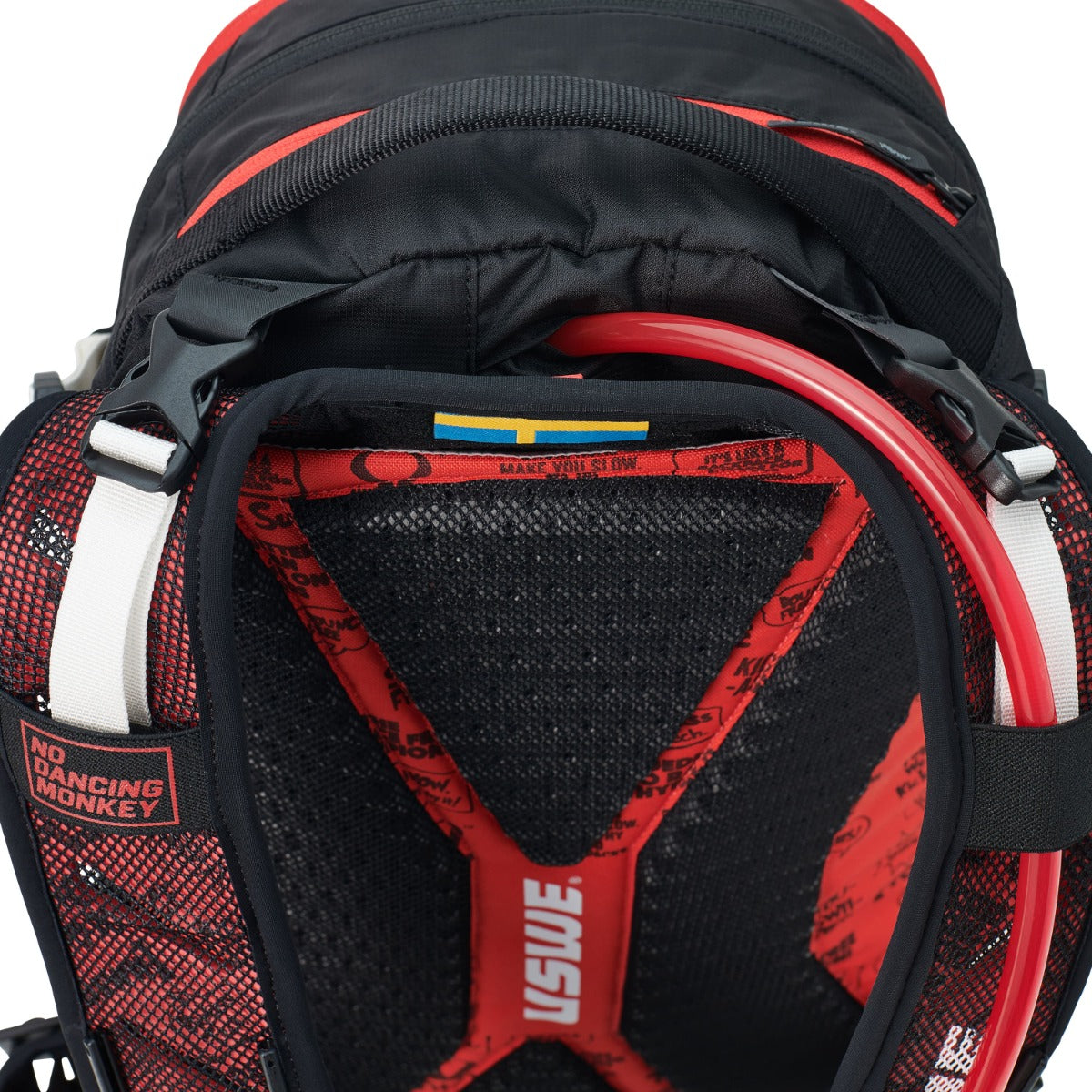 USWE FLOW 16 L Zaino con protezione dorsale integrata Nero/Rosso