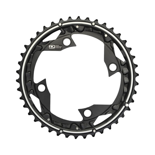 Corona esterna SHIMANO DEORE M610 10 velocità, 4 fori, 104 mm — vista della corona su sfondo bianco