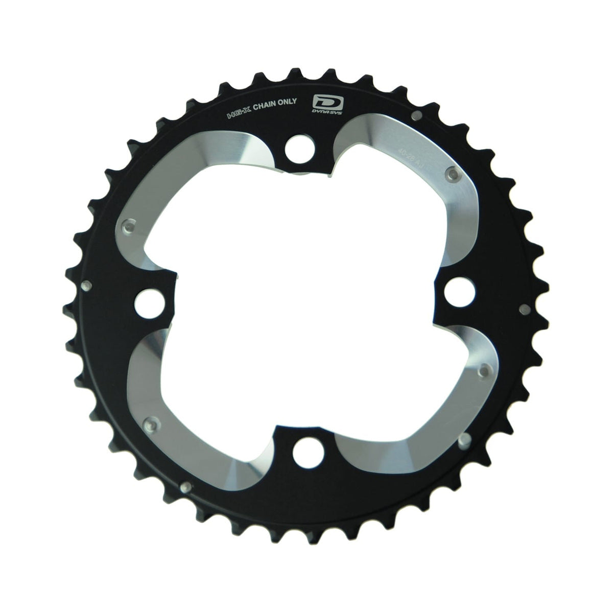 Corona esterna SHIMANO XT M785 10 velocità, 4 fori, 104 mm — vista della corona su sfondo bianco