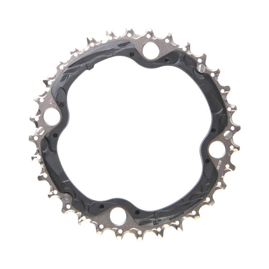 Corona intermedia SHIMANO SLX M660/670/XT M780 10 velocità, 4 fori, 104 mm — vista della corona su sfondo bianco