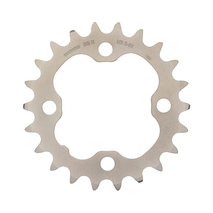 Corona interna SHIMANO DEORE M590 9 velocità, 4 fori, 64 mm, argento — vista della corona su sfondo bianco