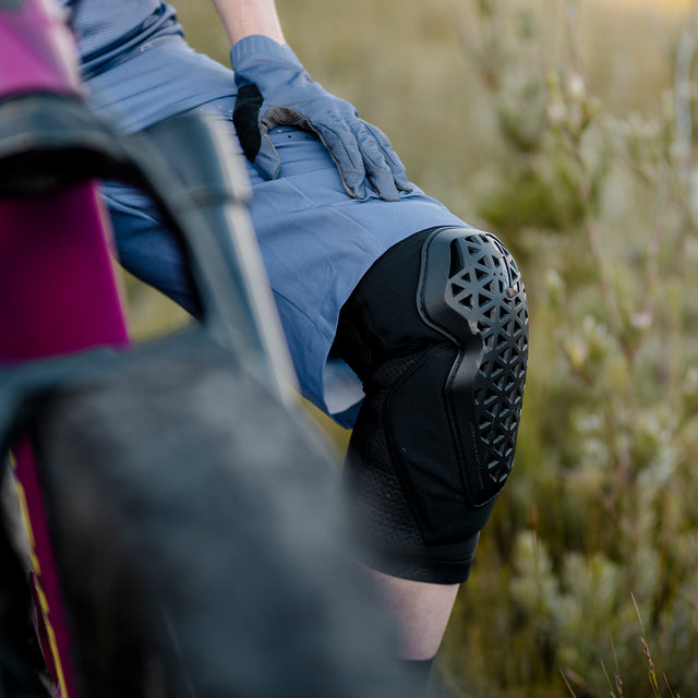 LEATT FLEXMESH ginocchiere Nero