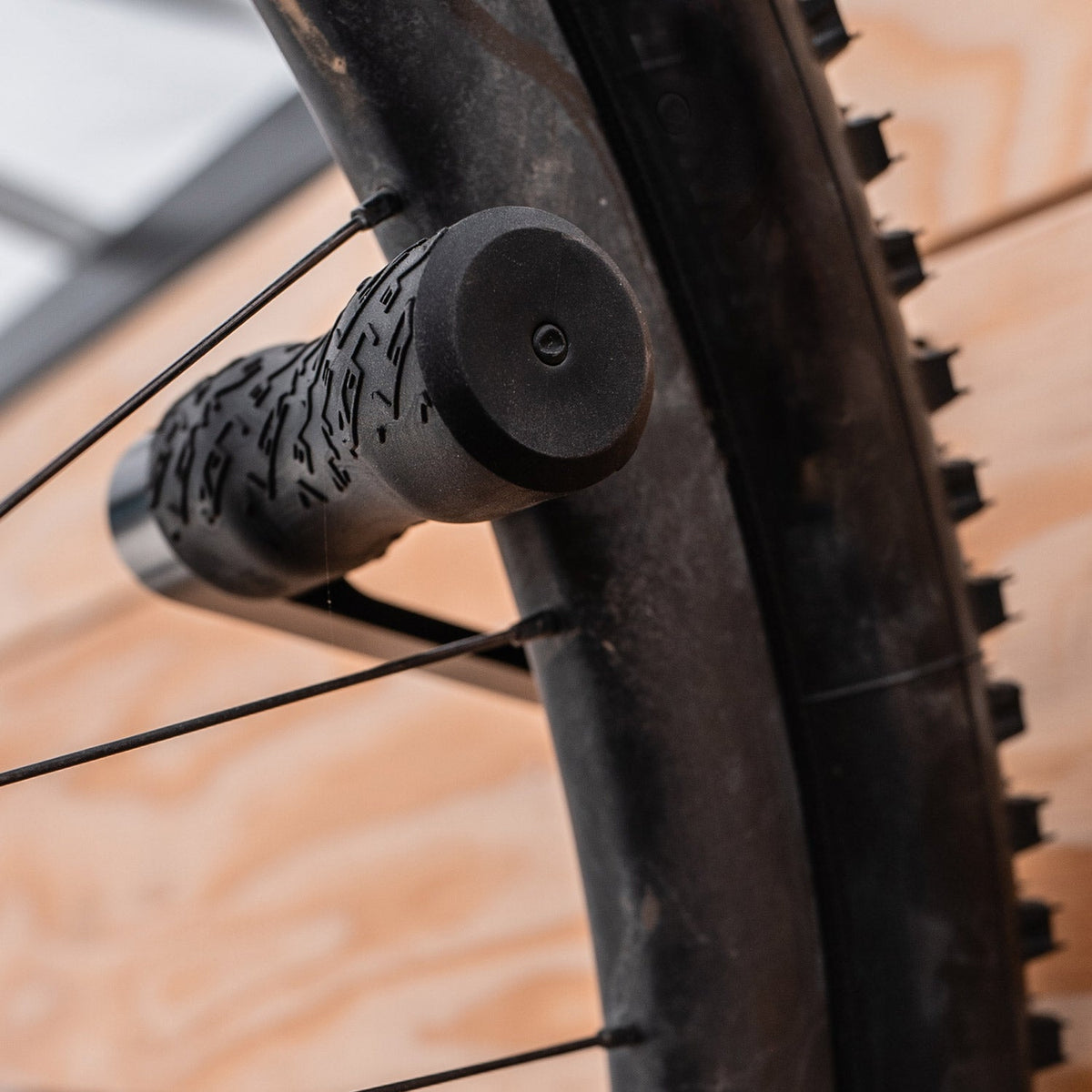 Gancio portabici da parete LEZYNE in alluminio CNC nero