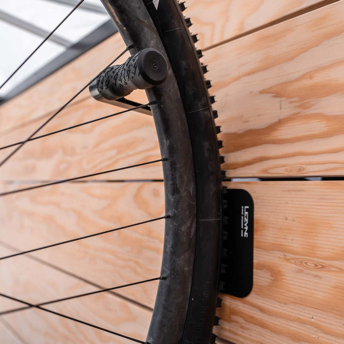 Gancio portabici da parete LEZYNE in alluminio CNC nero