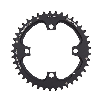 Corona esterna STRONGLIGHT in alluminio 7075 per guarnitura doppia, 10 velocità, 4 fori, 104 mm — vista della corona su sfondo bianco