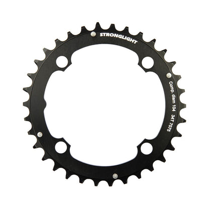 Corona intermedia STRONGLIGHT in alluminio 7075, 9 velocità, 4 fori, 104 mm — vista della corona su sfondo bianco
