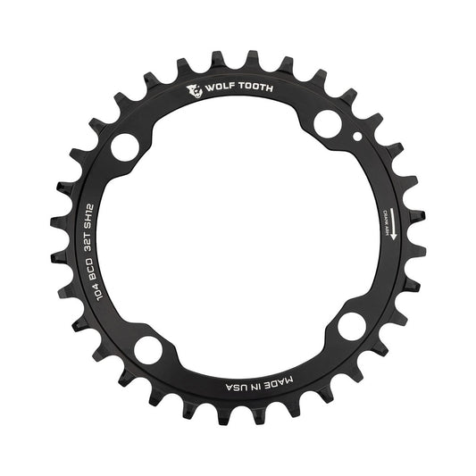 Corona monocorona WOLF TOOTH 104 BCD 12 velocità Shimano, 4 fori, 104 mm, nera — vista della corona su sfondo bianco