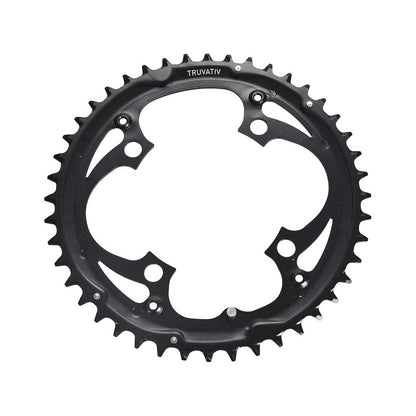 Corona esterna SRAM MTB 104BCD 9/10 velocità, 4 fori, 104 mm — vista della corona su sfondo bianco
