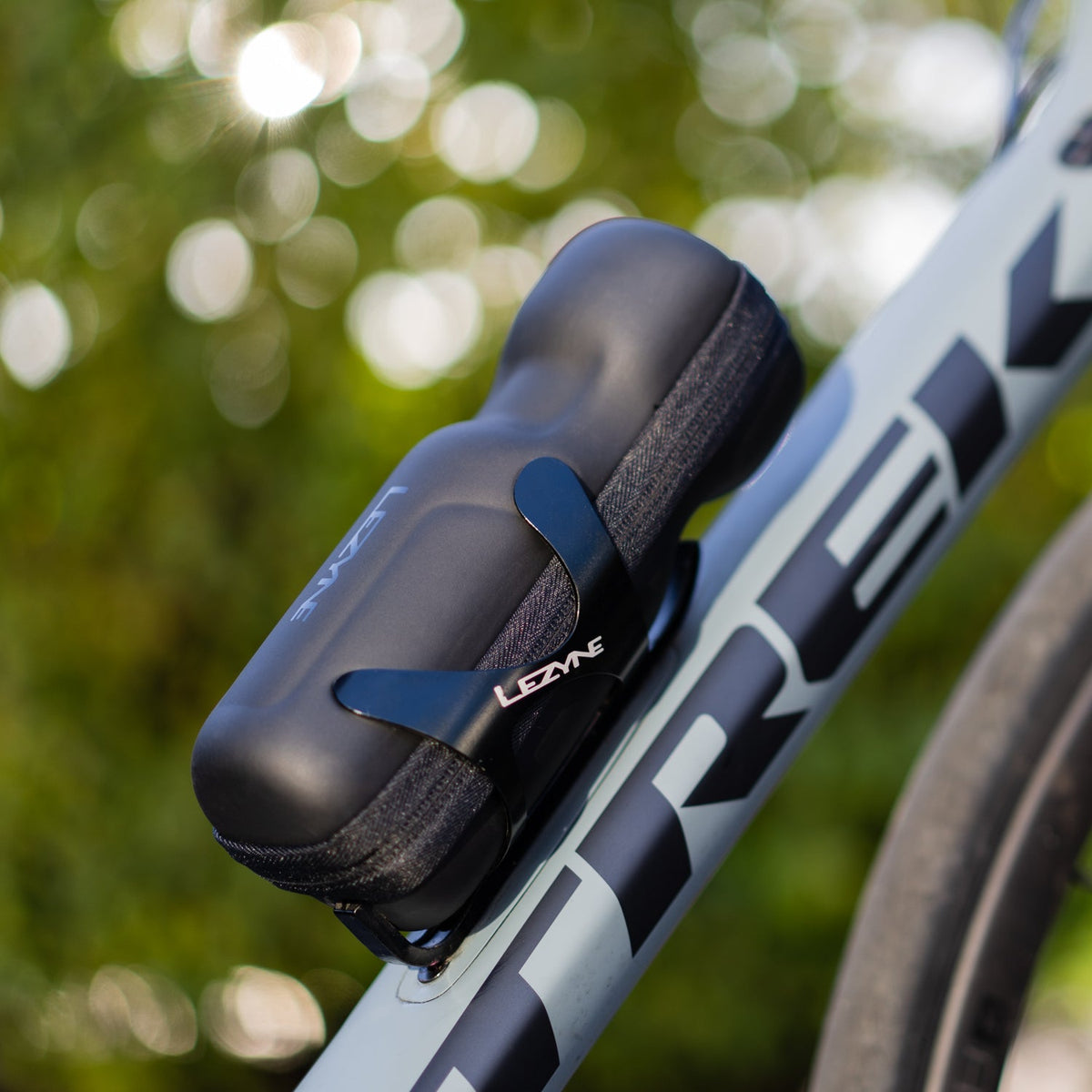 Porta attrezzi da portaborraccia LEZYNE FLOW CADDY PRO nero