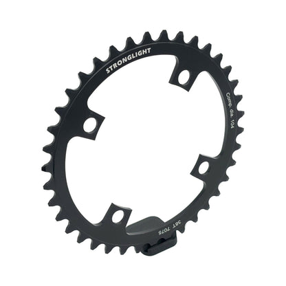 Corona monocorona STRONGLIGHT BOSCH GEN1/GEN3 1/8/9/10 velocità, BCD 104 mm (Bosch, Shimano, Yamaha, Bafang, Brose…), in alluminio — vista della corona su sfondo bianco