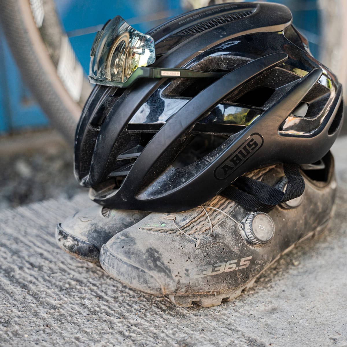 Casco da strada ABUS AIRBREAKER Nero