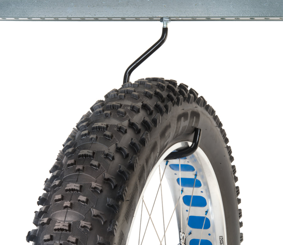 Park Tool 470XX montato con una ruota da fat bike appesa