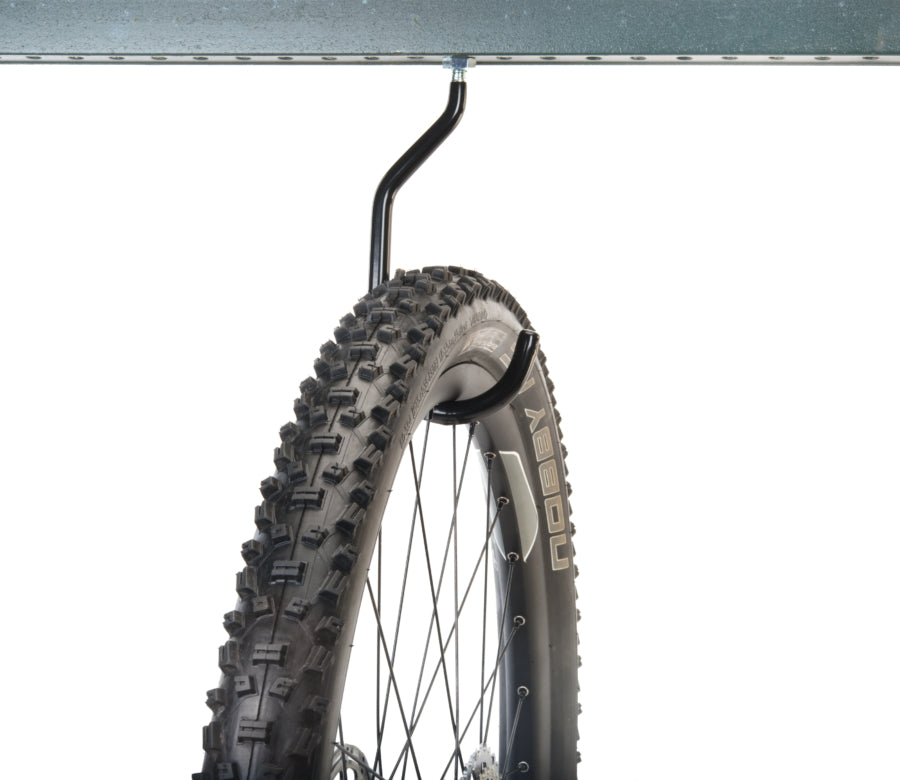 Park Tool 470 montato con una ruota MTB appesa