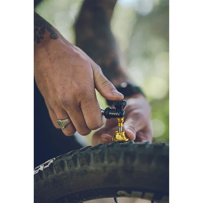 Kit di Riparazione Tubeless Percussore CO2 LEZYNE BLASTER + 5 Inserti + 2x Cartucce CO2