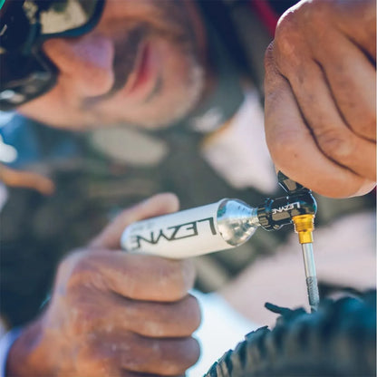 Kit di Riparazione Tubeless Percussore CO2 LEZYNE BLASTER + 5 Inserti