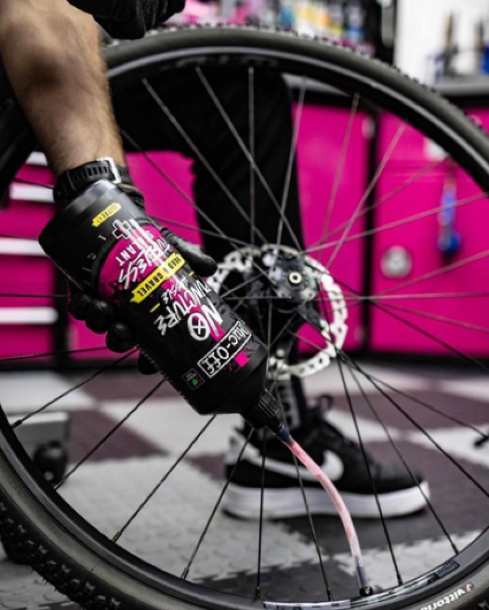 MUC-OFF Liquido preventivo per strada e ghiaia (1 L)