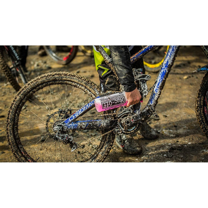 Ricarica Concentrata di Detergente per Bici MUC-OFF NANO GEL CONCENTRATE (1 L per 4 L)