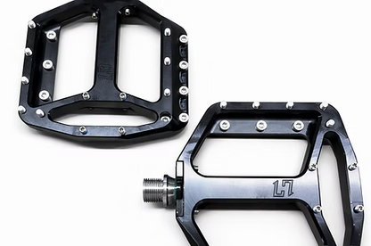 Pedali flat HXR COMPONENTS con perno in acciaio neri