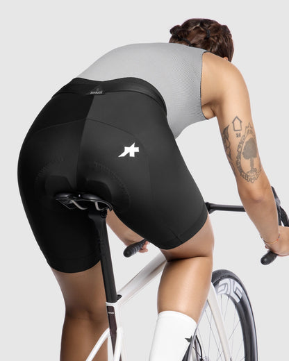Pantaloncini da ciclismo corti da donna ASSOS UMA GT HALF S11 SHORT neri