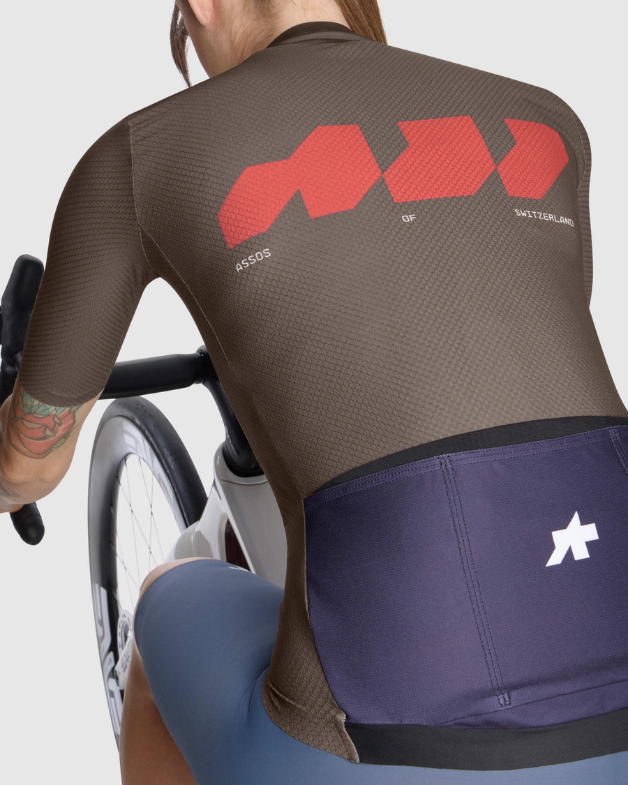 ASSOS DYORA R S11 Maglia a maniche lunghe marrone da donna We are the A