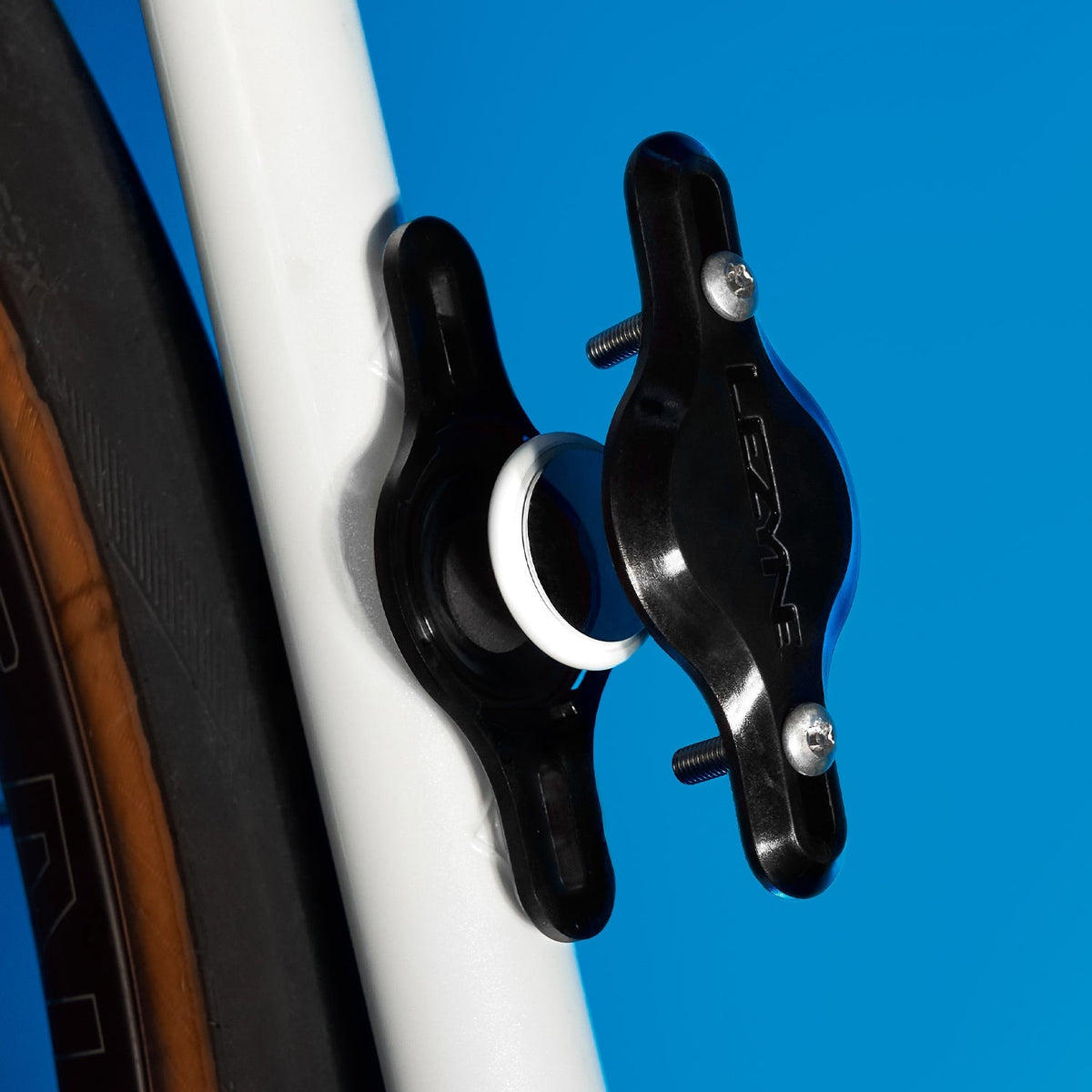 Supporto antifurto LEZYNE MATRIX BIKE TAGGER nero (per AirTag)