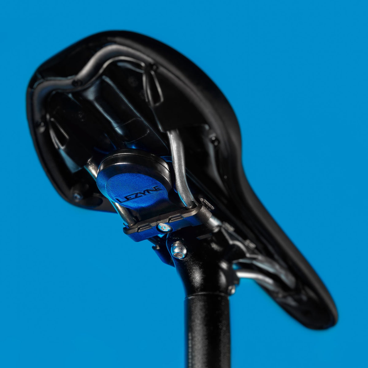 Supporto antifurto LEZYNE MATRIX SADDLE TAGGER nero (per AirTag)