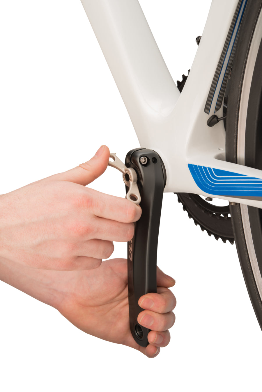 Park Tool BBT-10.2 mentre allenta un tappo di regolazione Hollowtech II
