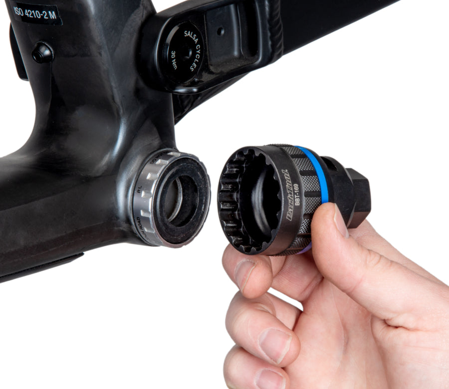 Park Tool BBT-169 inserito in un movimento centrale