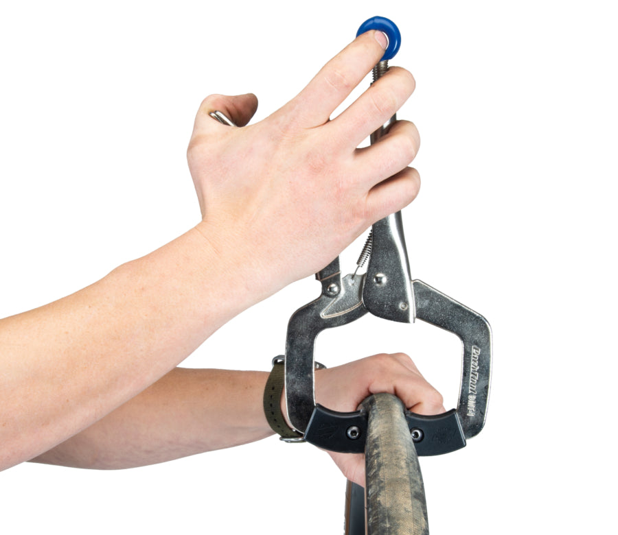 Park Tool BMT-1 in uso su uno pneumatico