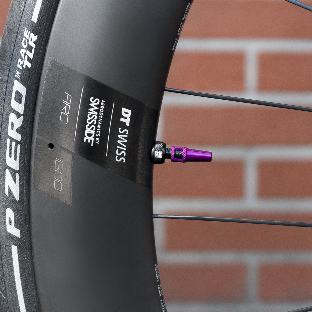 Valvola tubeless DYNAMIC BARKEEPER montata su un cerchio