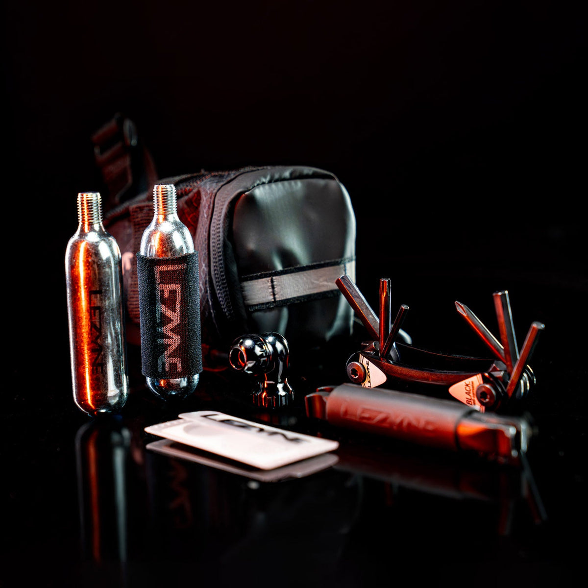 Borsa sottosella LEZYNE Caddy nera con kit CO2