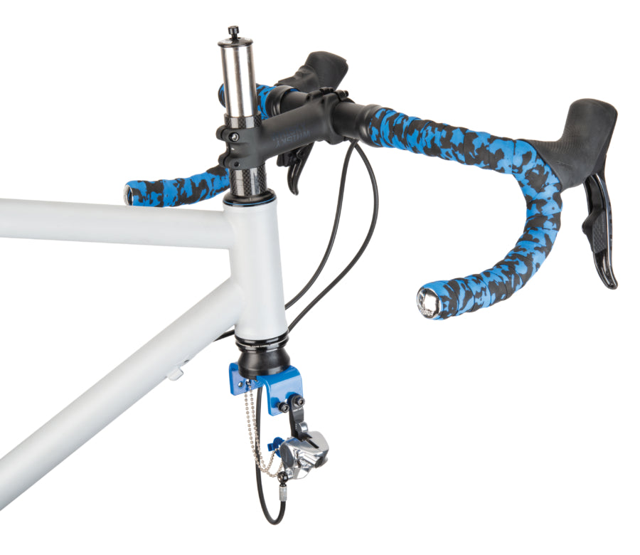Park Tool DF-1 che sostiene una bici da corsa con freno flat mount
