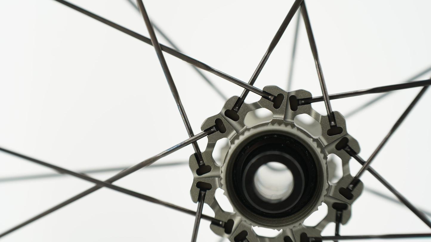 Coppia di ruote SCOM AERO Tubeless Ready (bloccaggio centrale)