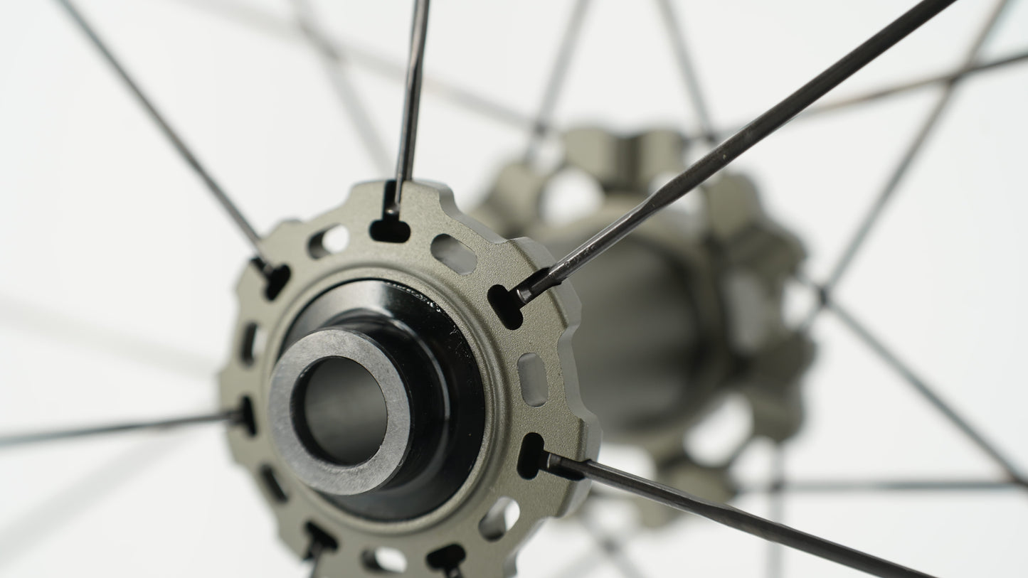 Coppia di ruote SCOM AERO Tubeless Ready (bloccaggio centrale)