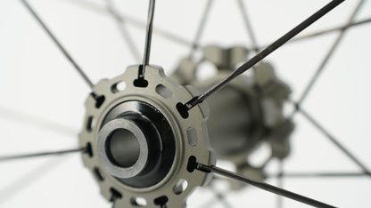 Coppia di Ruote SCOM AERO 50/62 Tubeless Ready (Center Lock)