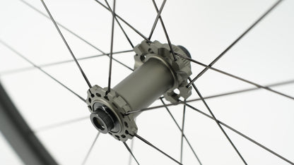 Coppia di Ruote SCOM AERO 40 Tubeless Ready (Center Lock)