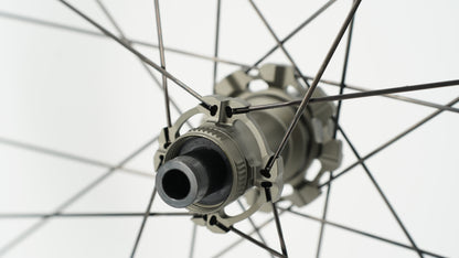 Coppia di Ruote SCOM AERO 50 Tubeless Ready (Center Lock)
