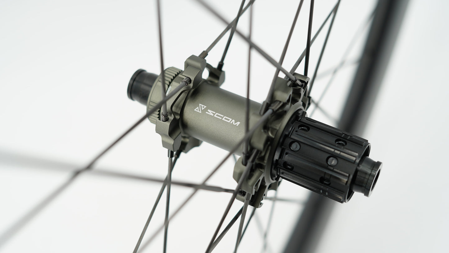 Coppia di ruote SCOM ULTRA Tubeless Ready (bloccaggio centrale)